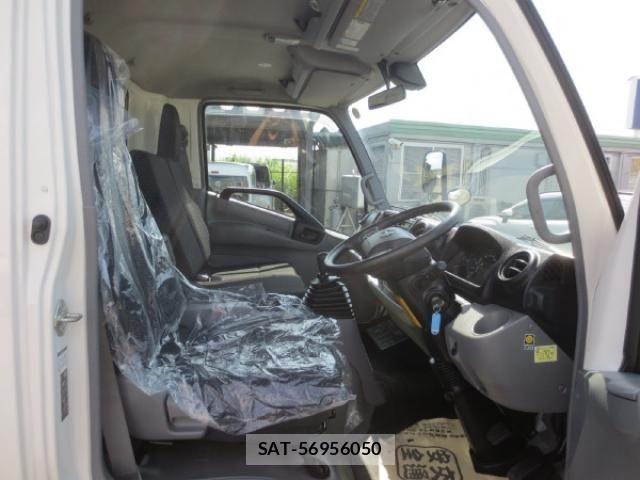 Hino DUTRO 2023-08 8229649-12