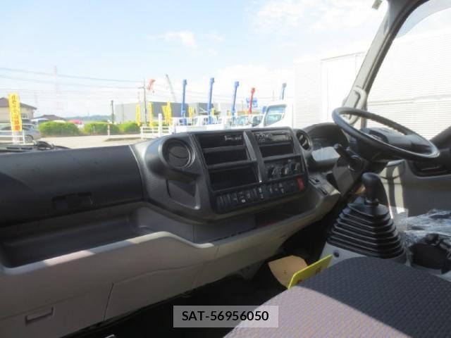 Hino DUTRO 2023-08 8229649-13