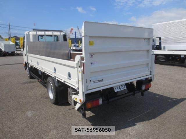 Hino DUTRO 2023-08 8229649-4