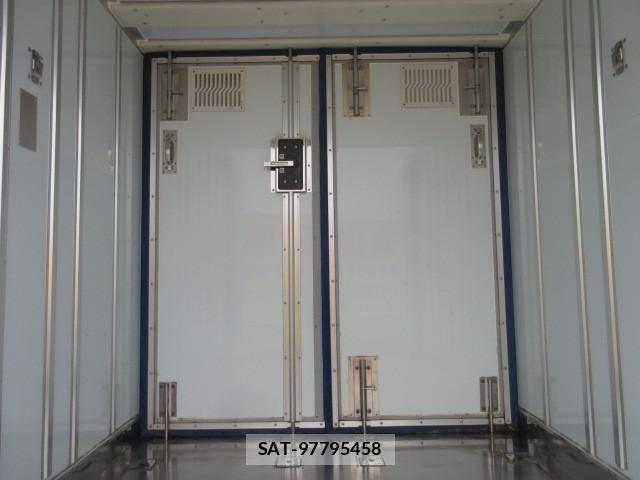 Hino DUTRO 2020-06 8229655-11