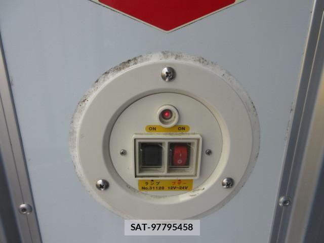 Hino DUTRO 2020-06 8229655-16