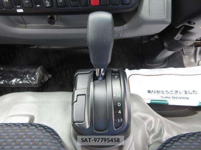 Hino DUTRO 2020-06 8229655-23