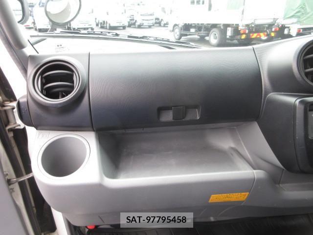 Hino DUTRO 2020-06 8229655-26