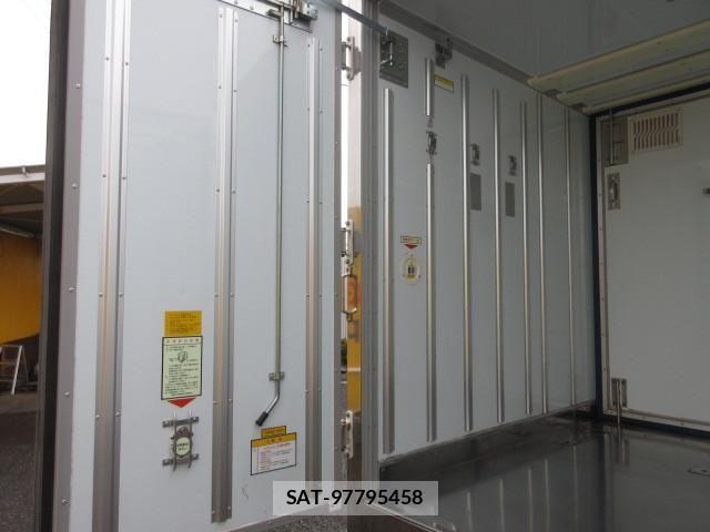 Hino DUTRO 2020-06 8229655-8