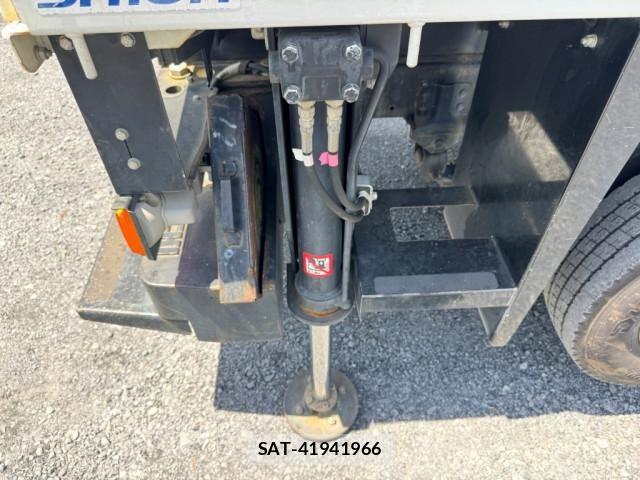 Hino DUTRO 2018-01 8229678-18