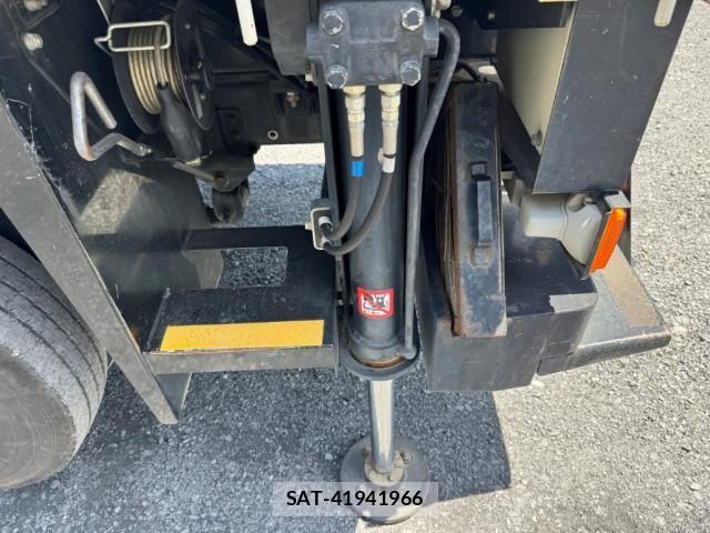 Hino DUTRO 2018-01 8229678-19