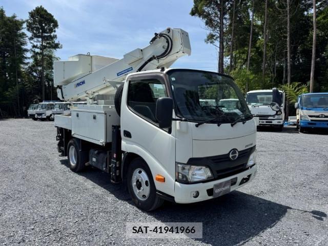 Hino DUTRO 2018-01 8229678-2