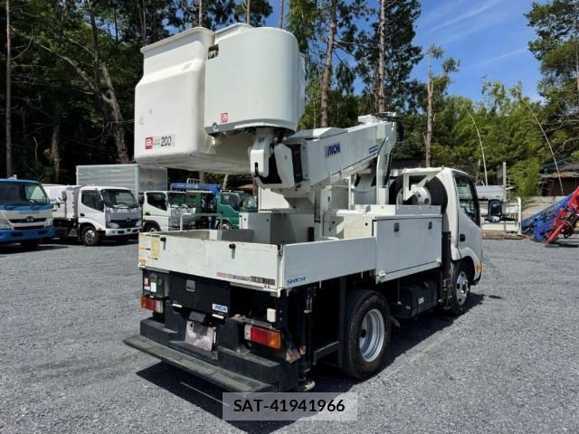 Hino DUTRO 2018-01 8229678-3