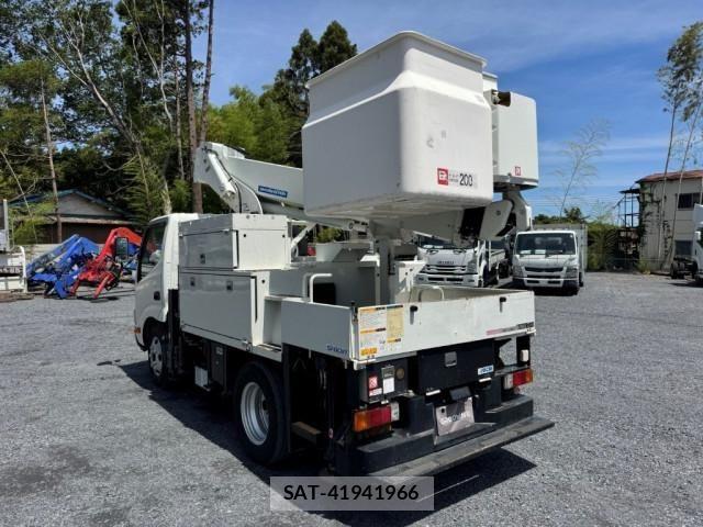 Hino DUTRO 2018-01 8229678-4