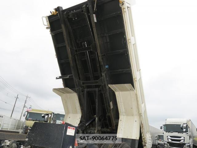 Hino DUTRO 2024-03 8229619-11