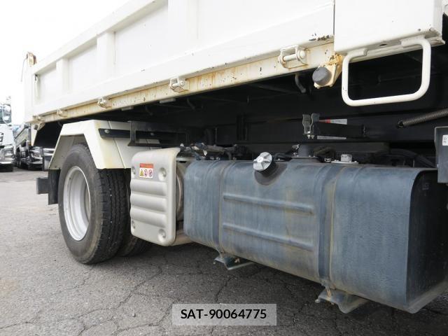 Hino DUTRO 2024-03 8229619-17