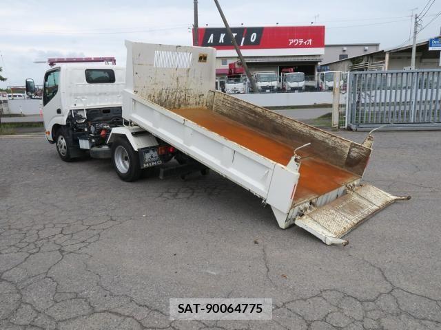 Hino DUTRO 2024-03 8229619-1