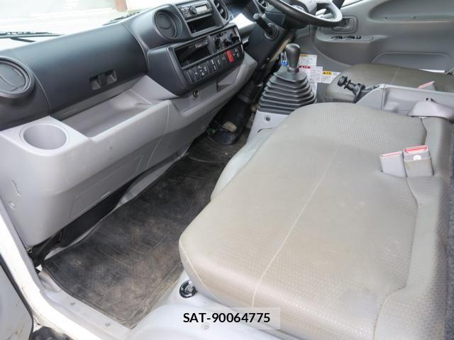 Hino DUTRO 2024-03 8229619-29