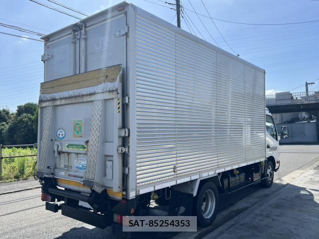 Hino DUTRO 2017-12 8229668-2