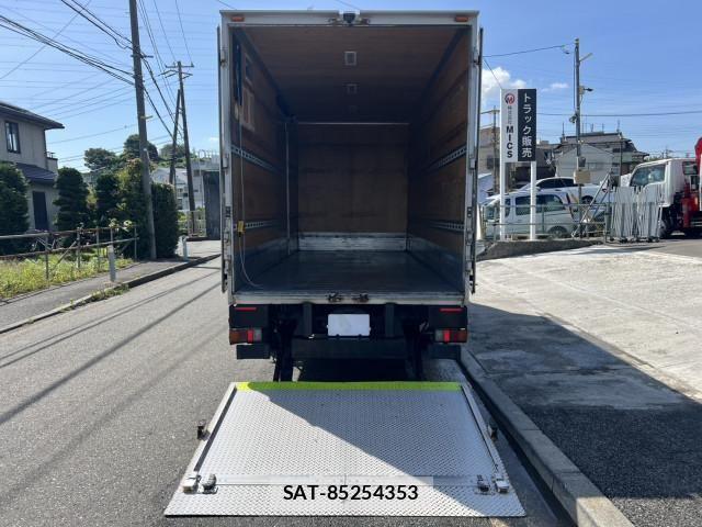 Hino DUTRO 2017-12 8229668-8