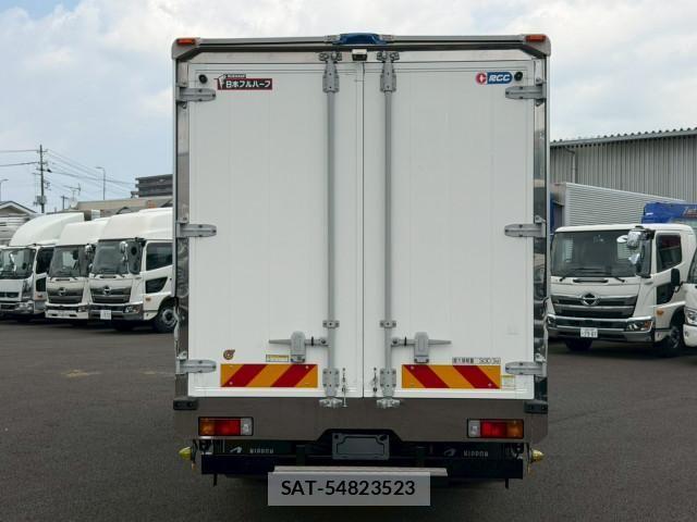 Hino DUTRO 2019-11 8229607-4