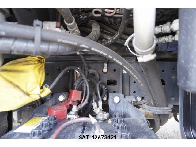 Hino DUTRO 2018-02 8229682-11