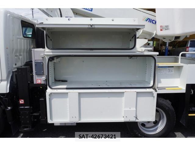 Hino DUTRO 2018-02 8229682-16