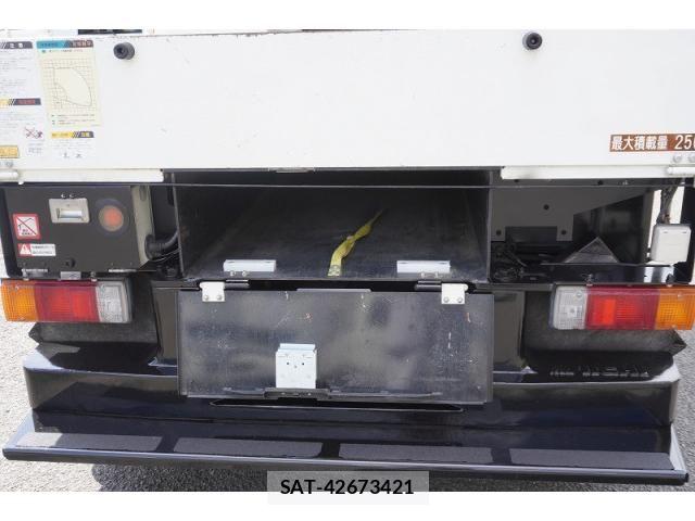 Hino DUTRO 2018-02 8229682-18