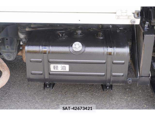 Hino DUTRO 2018-02 8229682-23