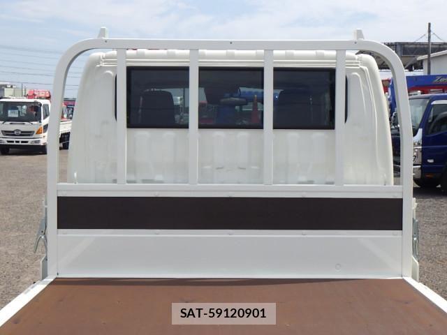Hino DUTRO 2025-12 8229630-9