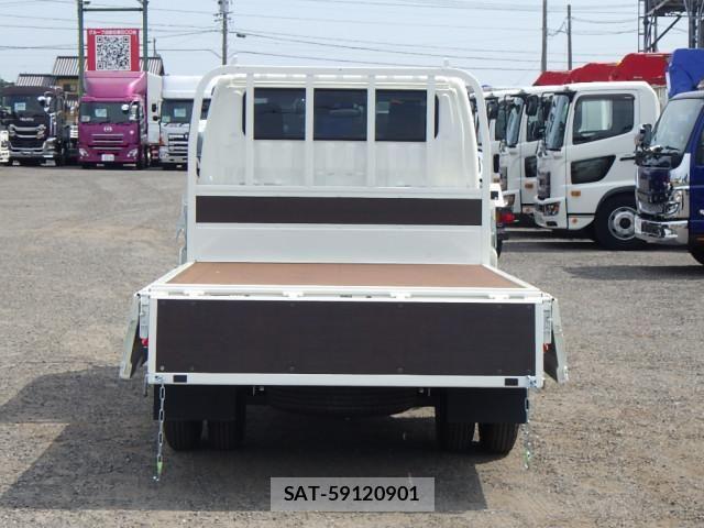 Hino DUTRO 2025-12 8229630-6
