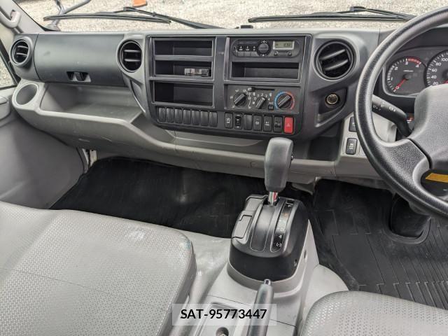 Hino DUTRO 2019-05 8229675-10
