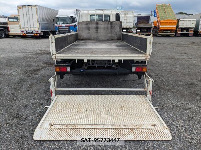 Hino DUTRO 2019-05 8229675-15