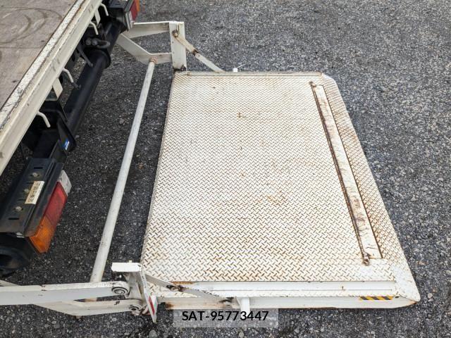 Hino DUTRO 2019-05 8229675-16