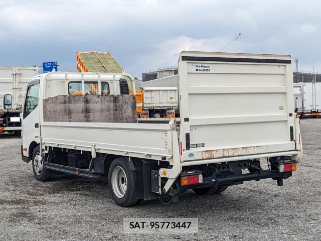 Hino DUTRO 2019-05 8229675-2