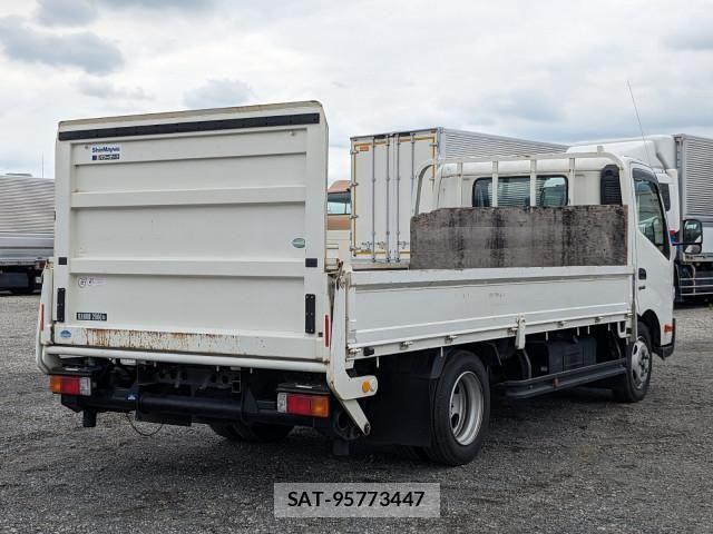 Hino DUTRO 2019-05 8229675-3