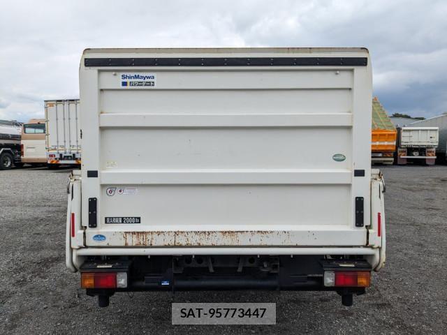 Hino DUTRO 2019-05 8229675-4