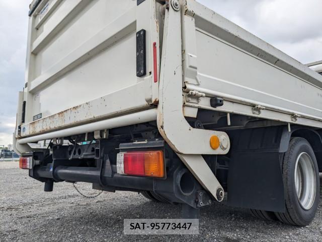 Hino DUTRO 2019-05 8229675-5
