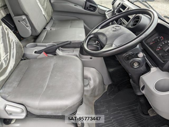 Hino DUTRO 2019-05 8229675-7