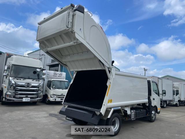 Hino DUTRO 2024-08 8229590-13