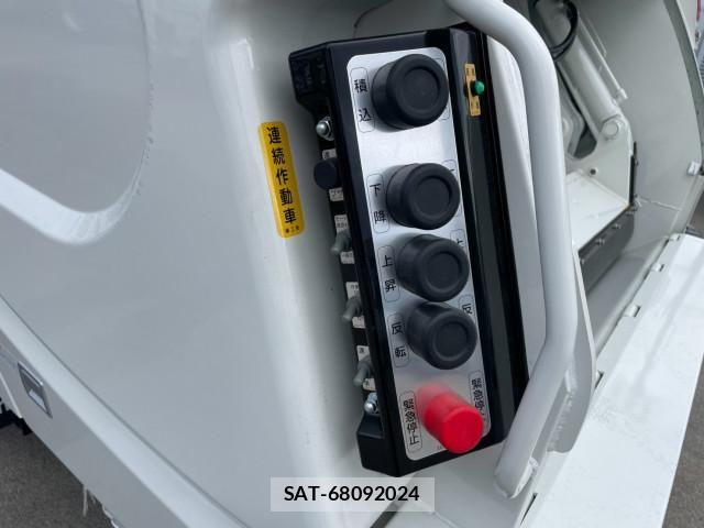 Hino DUTRO 2024-08 8229590-15