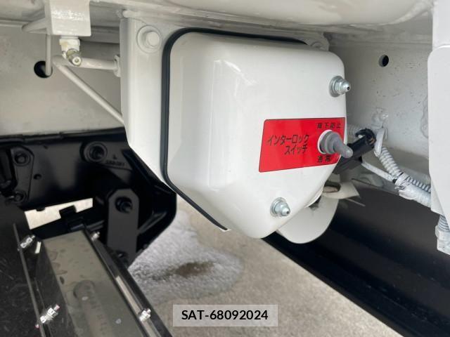 Hino DUTRO 2024-08 8229590-18