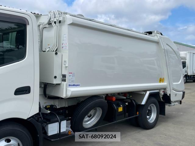 Hino DUTRO 2024-08 8229590-6