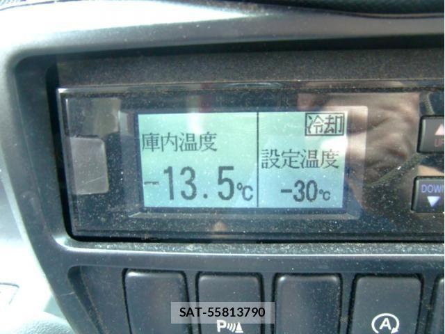 Hino DUTRO 2020-04 8229667-19