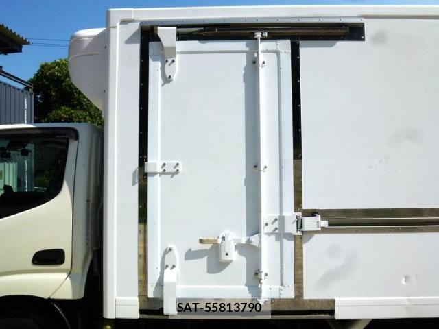 Hino DUTRO 2020-04 8229667-8