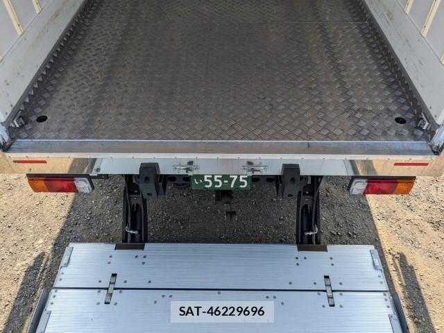 Hino DUTRO 2023-04 8229600-11