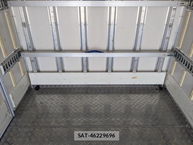 Hino DUTRO 2023-04 8229600-15