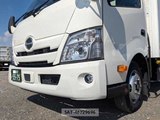 Hino DUTRO 2023-04 8229600-21