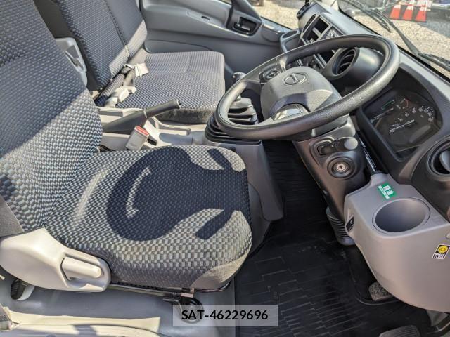 Hino DUTRO 2023-04 8229600-23