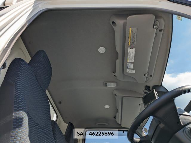 Hino DUTRO 2023-04 8229600-24