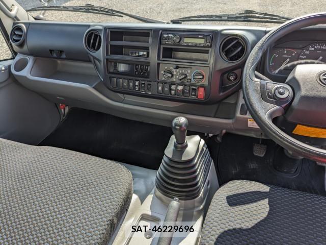 Hino DUTRO 2023-04 8229600-26