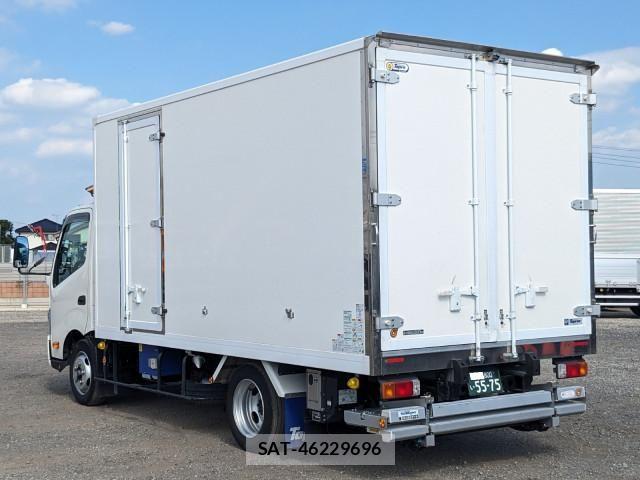 Hino DUTRO 2023-04 8229600-2