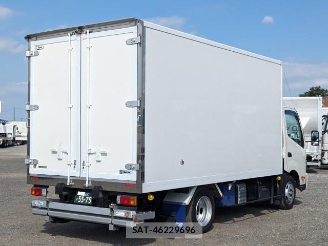 Hino DUTRO 2023-04 8229600-3