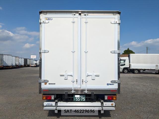 Hino DUTRO 2023-04 8229600-4