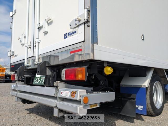 Hino DUTRO 2023-04 8229600-5